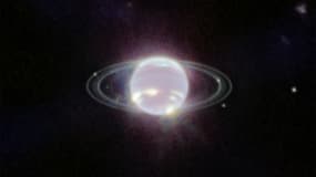 Cette image obtenue de la NASA le 21 septembre 2022 et prise par le télescope spatial James Webb de la NASA/ESA/CSA, montre les anneaux de Neptune et une série de points brillants dans l'hémisphère sud de la planète.

