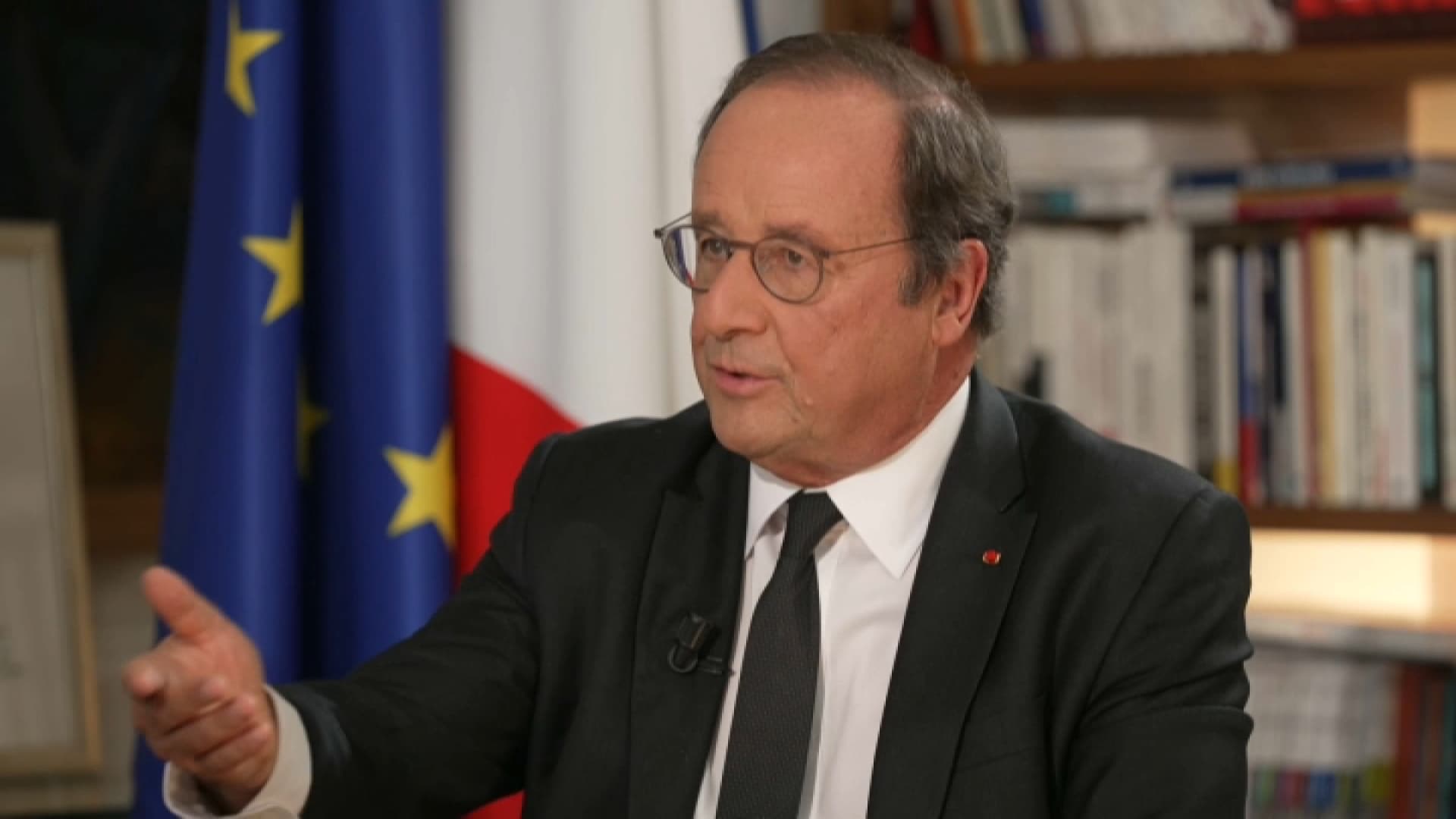 RETRAITES: FRANÇOIS HOLLANDE PROPOSE DE "SUSPENDRE LA RÉFORME POUR 2026" ET DE REPORTER LES DISCUSSIONS À 2027
