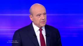 Alain Juppé lors du débat de l'entre-deux tours de la primaire à droite face à François Fillon, le 24 novembre 2016.