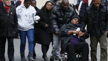 Les proches de Clarissa Jean-Philippe, mardi, lors de l'hommage national qui lui a été rendu à la Préfecture de police de Paris.