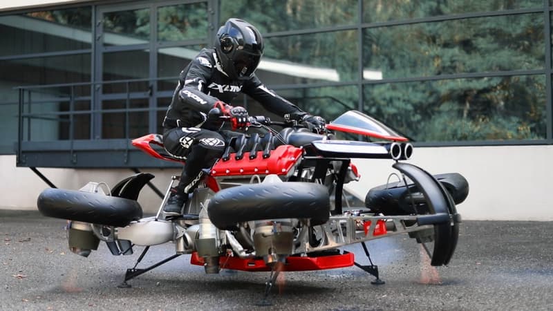 A Annecy, Lazareth nous dévoile une moto capable de rouler et voler avec ou sans pilote