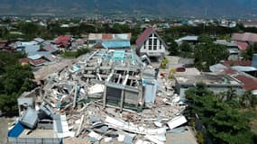 Un hôtel effondré à Palu, en Indonésie, le 30 septembre 2018.