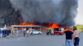 Ukraine: un missile frappe un centre commercial "très fréquenté"