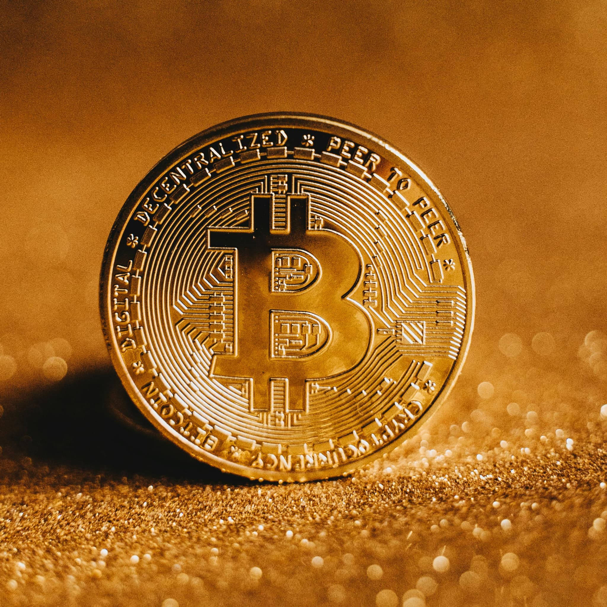 Vers les 99.000 dollars? Le bitcoin dépasse pour la première fois depuis  deux mois les 96.000 dollars