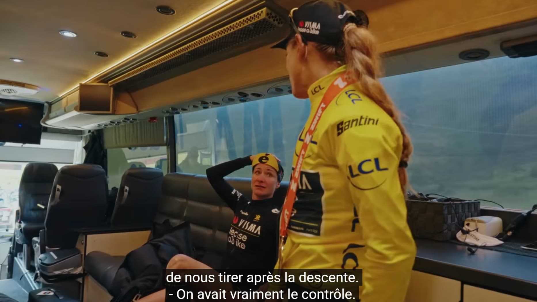 Pauline Ferrand-Prévot avec le maillot jaune pour la première fois sur le Tour de France femmes 2025 Pauline Ferrand-Prévot avec le maillot jaune pour la première fois sur le Tour de France femmes 2025