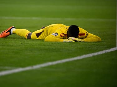 Le gardien de Manchester United André Onana abattu après avoir encaissé quatre buts contre le Bayern Munich en Ligue des champions le 20 septembre 2023