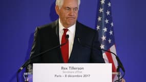 Le secrétaire d'État Rex Tillerson lors d'une conférence de presse à Paris le 8 décembre 2017