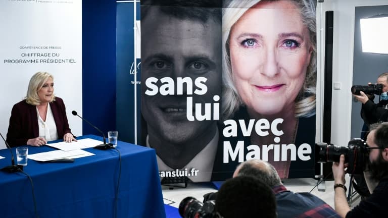 Marine Le Pen lors d'une conférence de presse à Paris, le 23 mars 2022 
