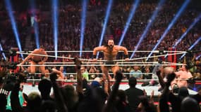Des catcheurs de la WWE sur le ring du Royal Rumble, le 28 janvier 2023 au Texas (États-Unis).
