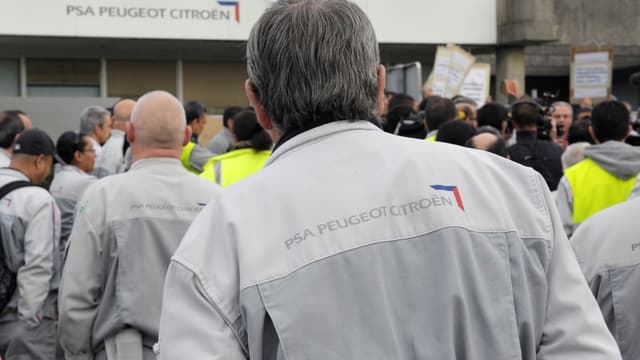 PSA s'apprêterait à sabrer encore dans ses effectifs en 2015.