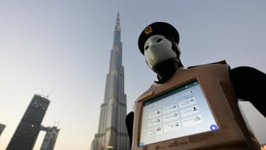 Le premier robot policier, dévoilé à Dubaï, est bien heureusement dépourvu d'arme.