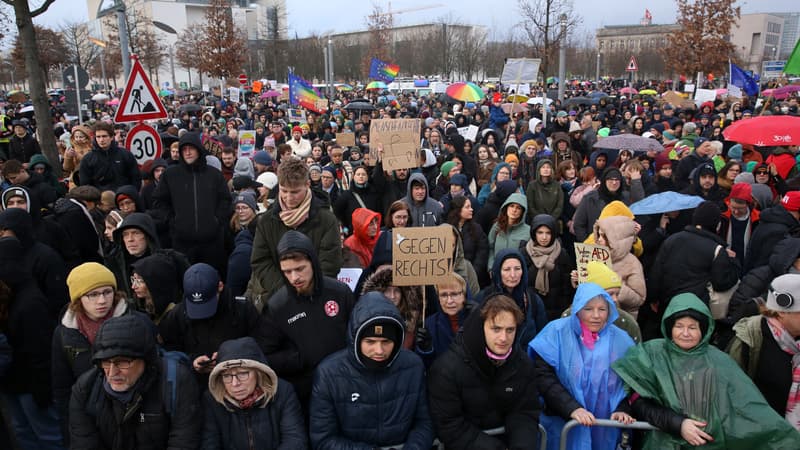 Allemagne: près de 150.000 personnes manifestent contre l'extrême droite à Berlin