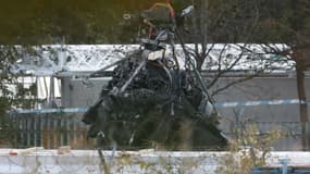 Les restes de l'hélicoptère après le crash