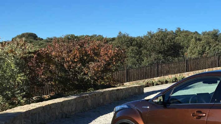 Le C-HR mesure 4,36 mètres de long, soit autant qu'une Renault Mégane. C'est le premier SUV compact ou urbain de Toyota. Le C-HR mesure 4,36 mètres de long, soit autant qu'une Renault Mégane. C'est le premier SUV compact ou urbain de Toyota.