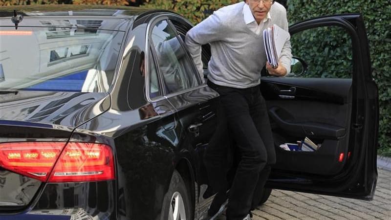 Le socialiste francophone Elio di Rupo, qui en qualité de "formateur" avait été chargé de tenter de former un gouvernement, a présenté sa démission au roi des Belges. /Photo prise le 11 novembre 2011/REUTERS/Yves Herman