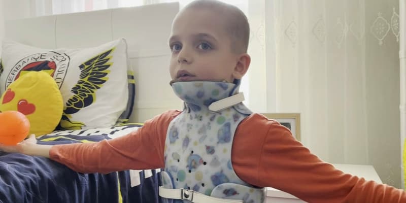 Devrim, le jeune garçon blessé dans l'accident de voiture impliquant Pierre Palmade.