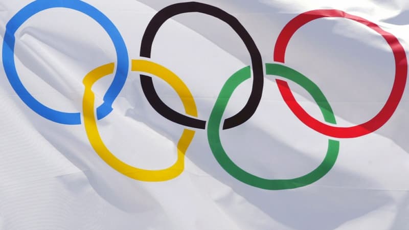 Un drapeau "Sotchi-2014" sur l'Everest