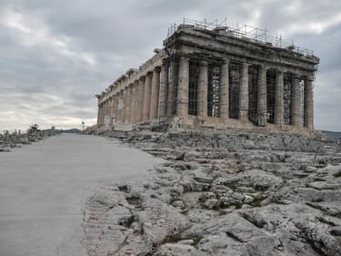Sur l'Acropole à Athènes, des allées ont été bétonnées, recouvrant des pierres antiques. (photo d'illustration)