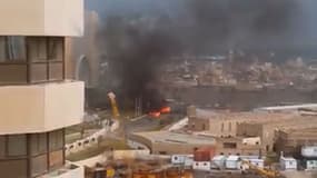 L'hôtel Corinthia, à Tripoli, peu de temps après l'attaque.