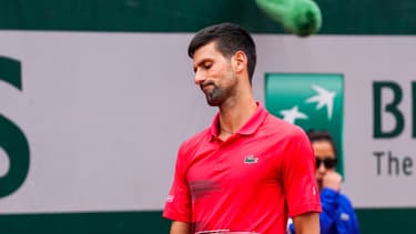 Novak Djokovic dépité lors du tournoi de Roland-Garros, le 29 mai 2022 