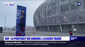  Équipe de France: le portrait du Lensois Jonathan Clauss tagué aux abords du stade à Lille