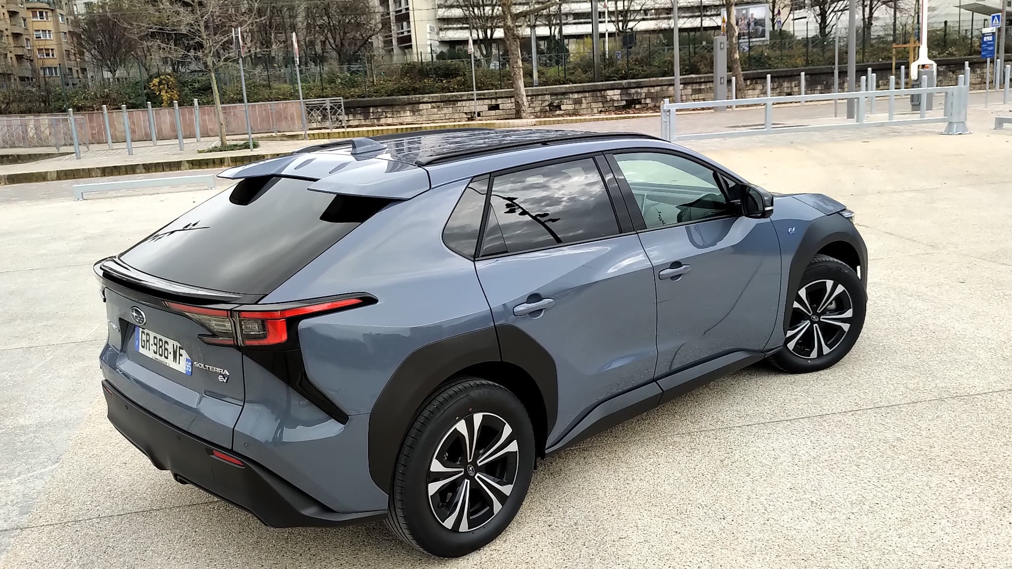 Ce SUV de la marque Subaru est un modèle 100% électrique.