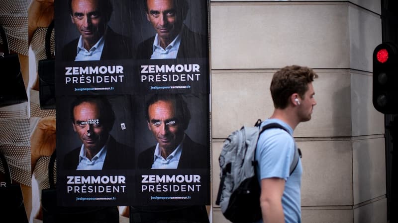 Des affiches "Zemmour président" placardées à Paris.