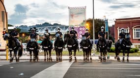 Des policiers à cheval près du Stadio Olimpico de Rome, le 12 juin 2021