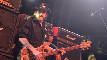 Lemmy Kilmister sur scène, le 13 avril 2014