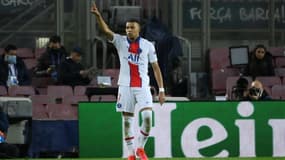 L'attaquant du Paris-SG, Kylian Mbappé, auteur d'un triplé lors du 8e de finale aller de la Ligue des champions face au FC Barcelone, au Camp Nou, le 16 février 2021