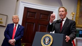 Larry Ellison, cofondateur, directeur technique et président exécutif d'Oracle, accompagné du président américain Donald Trump dans le salon Roosevelt de la Maison-Blanche le 21 janvier 2025 à Washington, DC.