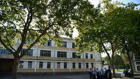 L'enseignant a travaillé dans cet établissement entre 1979 et 2012.