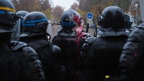 Certains souhaitent que les militaires remplacent les policiers pour les gardes statiques.