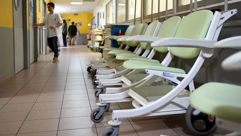 Couloirs des urgences de l'hôpital Trousseau de Tours