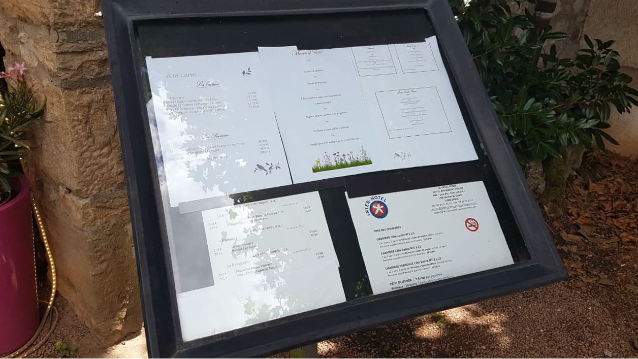 Le menu du restaurant aux superchargeurs de Mâcon... prometteur mais il était déjà trop tard! Le menu du restaurant aux superchargeurs de Mâcon... prometteur mais il était déjà trop tard!