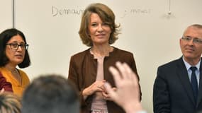 Anne Genetet dans un collège à Brives-la-Gaillarde le 17 octobre 2024 