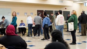 Des électeurs dans un bureau de vote de l'Ohio, le 7 novembre 2023