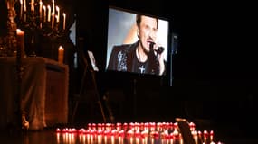 La photo de Johnny Hallyday dans l'église Saint-Roch à Paris, le 7 décembre 2017