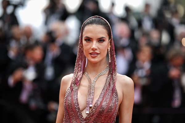 Alessandra Ambrosio à la cérémonie d'ouverture du Festival de Cannes 2023