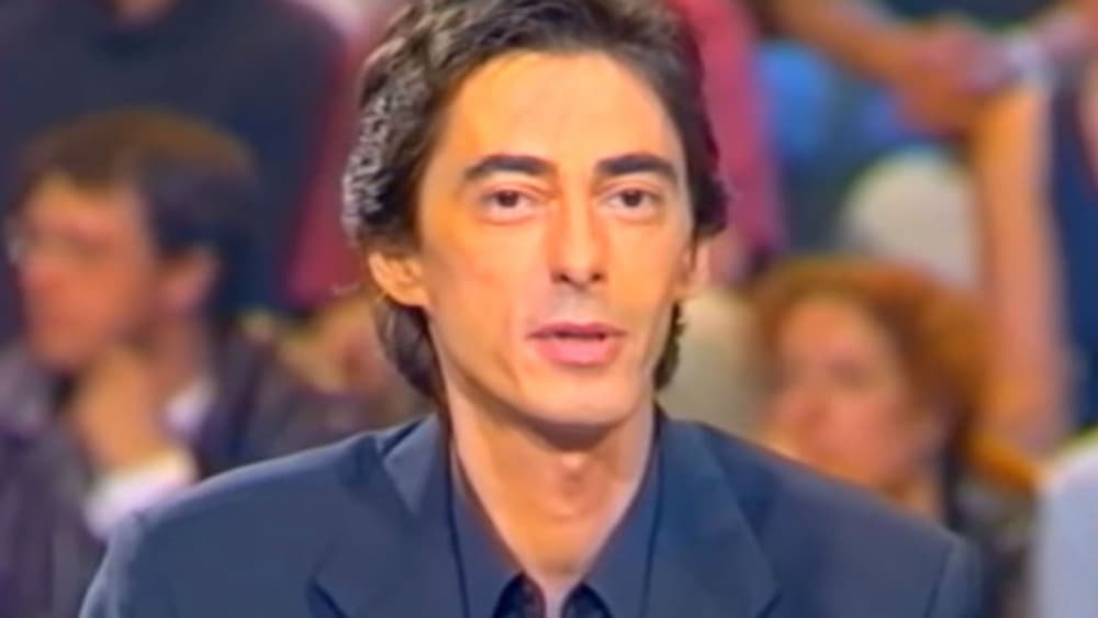 Philippe Vecchi sur le plateau de "Nulle Part Ailleurs" en 2001