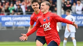 Enzo Cantero célèbre un but en demi-finale de Gambardella