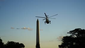 Marine One, l'hélicoptère présidentiel quittant la Maison Blanche avec Donald Trump à bord ce vendredi soir.