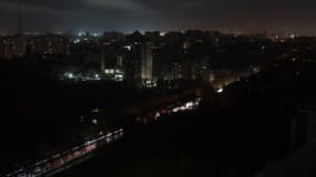 Odessa frappée par des coupures de courant après des frappes russes, en Ukraine, le 23 novembre 2022.