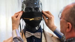 Un masque de protection "fashion" contre le covid-19. Une pièce de haute couture créée par Wolfgang Schinke.