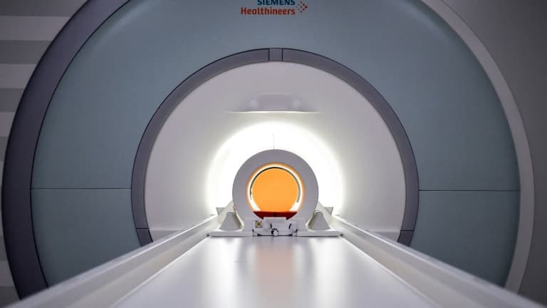 "Iseult", l'IRM le plus puissant au monde pour observer le corps humain, au sein du centre de recherche sur l'imagerie cérébrale du CEA, NeuroSpin à Saclay le 5 octobre 2021 (ILLUSTRATION)