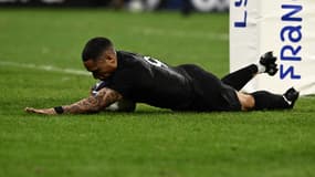 Aaron Smith marque un essai pour la Nouvelle-Zélande face à l'Italie, le 29 septembre 2023.
