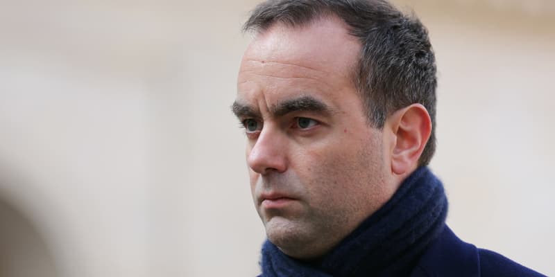 Le ministère des Armée Sébastien Lecornu, le 27 février 2024 aux Invalides, à Paris