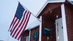 Le drapeau américain flotte devant le consulat des États-Unis à Nuuk, au Groenland, le 24 mars 2025. (Photo d'illustration)