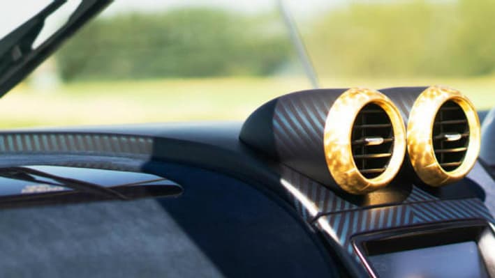 L'écriture Naraya en or 18 carats