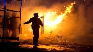 Les forces de l'ordre sont intervenues à Nantes samedi soir pour libérer le périphérique nantais bloqué par les opposants à l'aéroport de Notre-Dame-des-Landes.